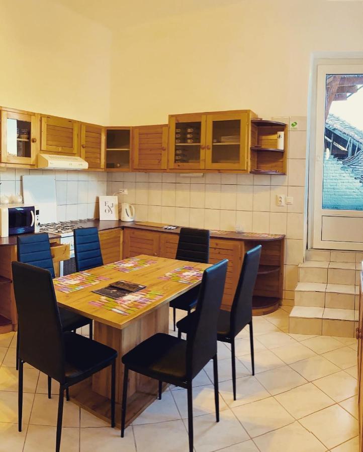 פץ' Jokai Hostel מראה חיצוני תמונה